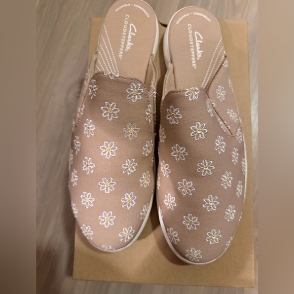 Clarks Shoes - Clarks Women's Floral Embroidered Mules in Tan